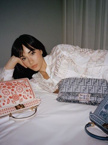 FENDI 携手西班牙艺术家 Aitana演绎全新2025夏季系列数字广告大片