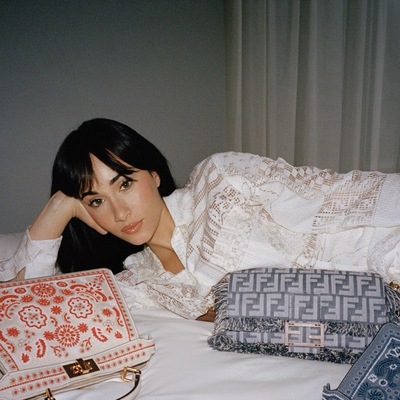 FENDI 携手西班牙艺术家 Aitana演绎全新2025夏季系列数字广告大片