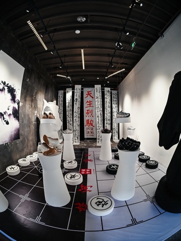 亲历匠心之美，引爆潮流疆场 中国李宁「烈骏3.0汗血宝马」限量快闪活动登陆上海