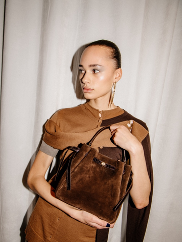 绒雾质感，包容沉静秋意 TORY BURCH发布全新ROMY绒面革包袋系列