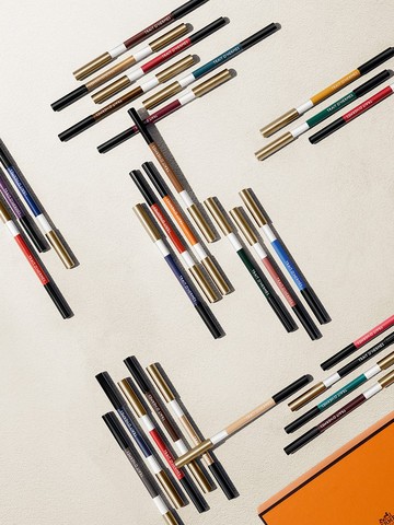 爱马仕TRAIT D'HERMÈS系列 色彩凝聚笔尖，描绘双唇明眸之美