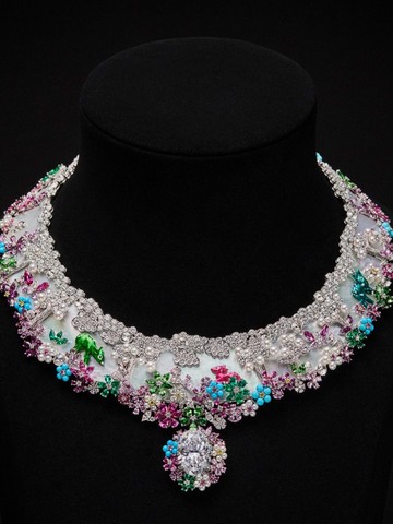 迪奥 DIOREXQUIS 高级珠宝系列 FORÊT NACRÉE 项链于摩纳哥荣膺高级珠宝大奖“至臻工艺奖”