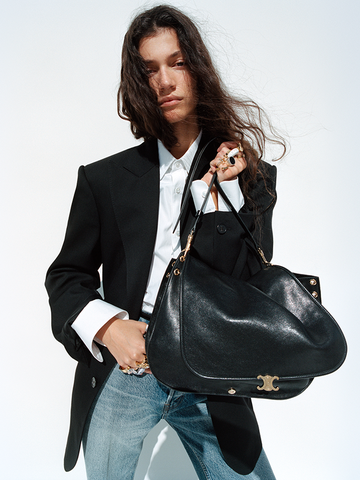 光影织就优雅：CELINE 2026春季广告第二辑，定格手袋与丝巾之美