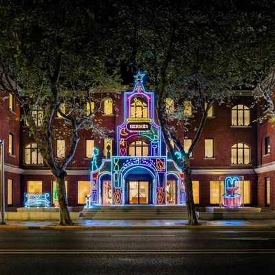 爱马仕诚邀法国艺术家 Delphine Dénéréaz 女士 为上海“爱马仕之家”打造冬季主题橱窗