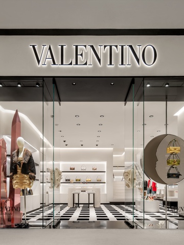 华伦天奴VALENTINO北京国贸商城精品店焕新启幕