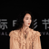 王紫璇身着 CHLOÉ 出席海南岛国际电影节《我是全世界最幸福的宝贝》映后礼