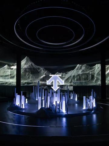 迪桑特「问顶未来」品牌大秀于北京华贸盛大举行 以一座“未来之城”开启专业运动新篇章