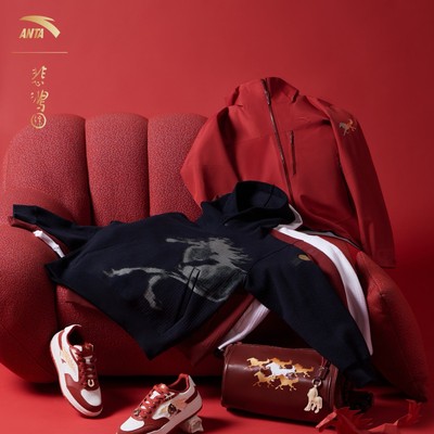 安踏×徐悲鸿《奔马图》联名系列以“天马行空”致新春 穿马行运，鸣响世界运动场