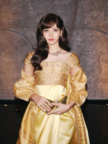 BALMAIN为Lisa担任「Amazing Thailand」品牌大使呈献典藏灵感定制礼服