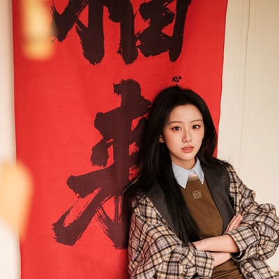 LOEWE罗意威演绎新春系列包袋