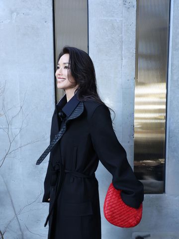 全球品牌大使舒淇演绎Bottega Veneta 2026夏季系列全新Baby Veneta手袋