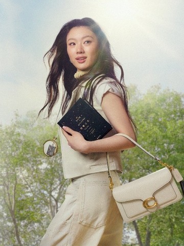 COACH发布“书写真我故事”广告大片 以故事之力重塑时代回响