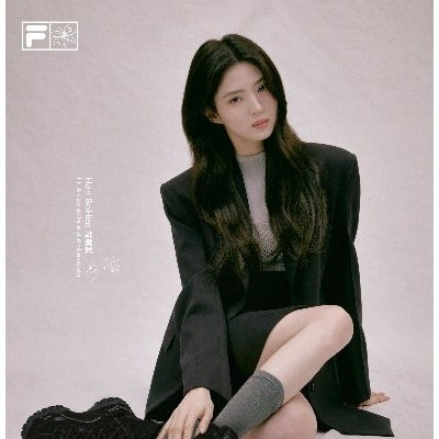 FILA携手韩素希发布限定合作款ECHAPPE x HSH小黑靴，以“初绽之花”诠释女性真实自我