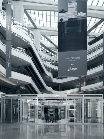 thom browne x ASICS 限时体验空间登陆上海恒隆广场