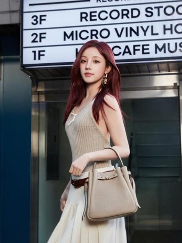 TORY BURCH品牌代言人宋雨琦演绎春夏系列广告大片 ——以TORY STORIES生活纪实短片讲述“她”的故事