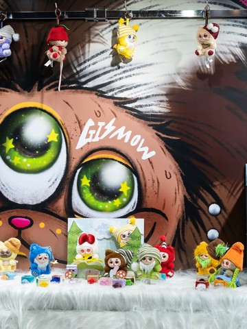 跨领域潮流共创！GISMOW 携马伯骞、马清运 登陆 2026 ComplexCon HK，重塑潮流边界 ——SOFUBI 材质跨界时装，奇幻治愈 IP 打造沉浸式潮流地标