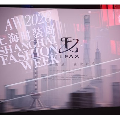 LFAX秋冬大秀登陆上海时装周 光影流转的都市剧场，一场行走的叙事