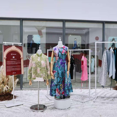 在上海时装定制节，我们和两个把“故事”穿在身上、戴在腕间的品牌聊了聊