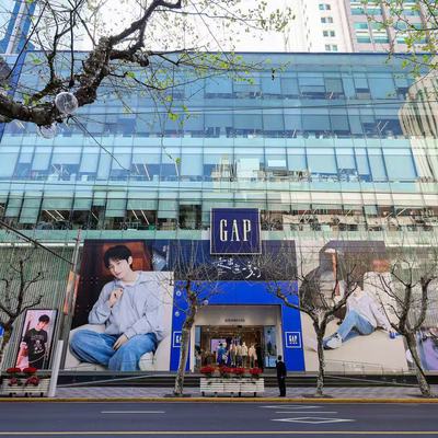 GAP 携手成毅释出2026春夏大片：走出这一刻