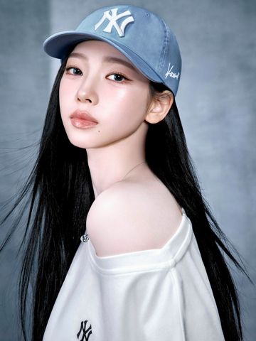 MLB联袂品牌代言人KARINA推出限定胶囊系列