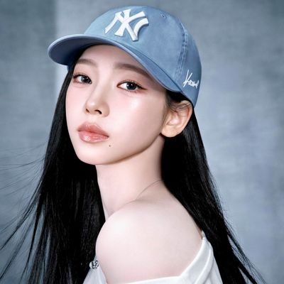 MLB联袂品牌代言人KARINA推出限定胶囊系列