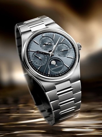 积家呈献MASTER CONTROL CHRONOMETRE  大师系列天文台腕表  全新系列以一体式金属表链搭配简约设计 致献精密制表工艺