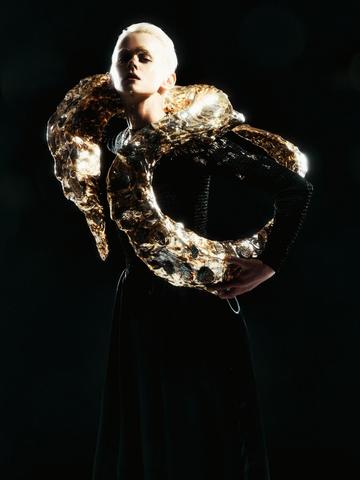 Dian Jin：从概念艺术到商业精准的多元时尚路径