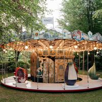 ARKET携手Laila Gohar亮相米兰设计周，趣味解构旋转木马