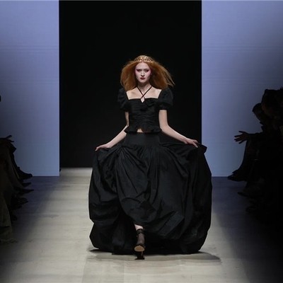 永恒暗黑格调：Moscow Fashion Week莫斯科时装周上的黑色系穿搭