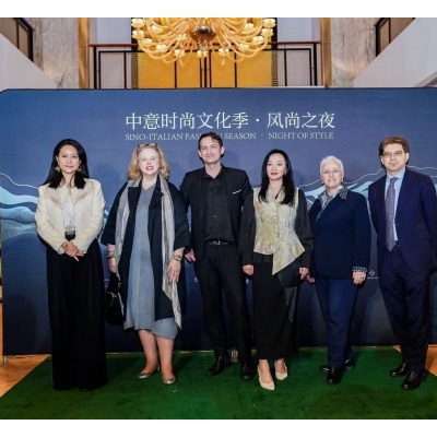 【中意时尚文化季·风尚之夜】华美绽放外滩18号 云旗创意致敬“丝路”东西时尚交流