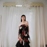 裂隙生花，织就浪漫 — Crocs × Caroline Hú联名系列正式发布