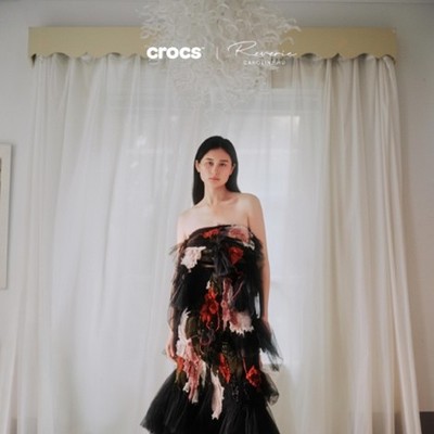 裂隙生花，织就浪漫 — Crocs × Caroline Hú联名系列正式发布
