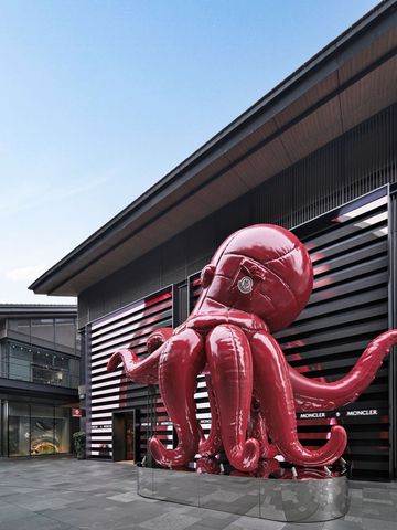 盟可睐Moncler「轻松入夏」艺术装置登陆成都太古里旗舰店