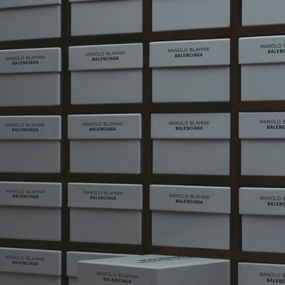 BALENCIAGA I MANOLO BLAHNIK 匠心共序，联袂呈献 