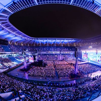 嗨翻全场！王鹤棣李宇春等群星齐聚，这场电动车发布会太有排面了