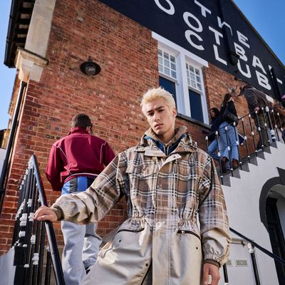 Burberry 倾情呈献 2026 秋季《格调上场》广告大片