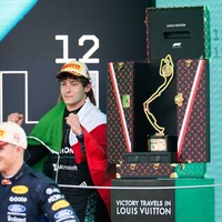 Kimi Antonelli斩获2026 F1® 路易威登摩纳哥大奖赛桂冠 品牌代言人郑浩妍于发车仪式前开启路易威登奖杯箱并揭晓赛事奖杯