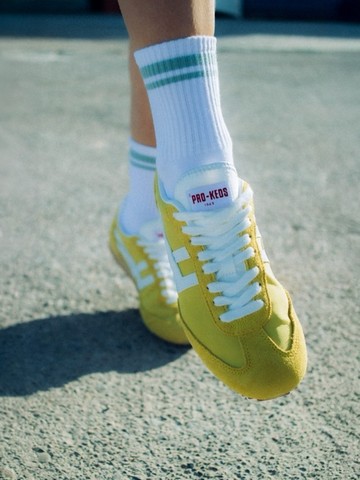 PRO-KEDS 1949以夏日色彩唤醒城市日常 Racer 77系列以鲜明配色延续运动基因与街头文化态度
