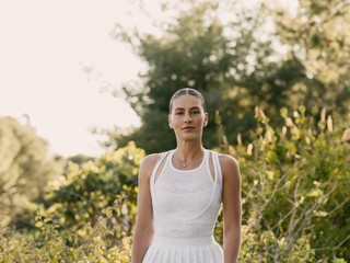 Wilson威尔胜携手玛尔塔·科斯秋克发布新款Marta Dress，引领高端网球服饰未来方向