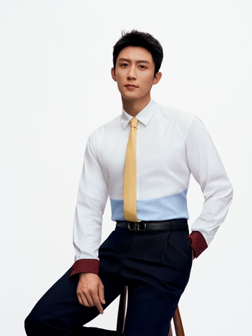 锁定风度，一扣即“发” Ferragamo携手全球品牌代言人黄景瑜呈献七夕专属腰带