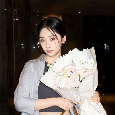 众星演绎 CHLOÉ CLOVER两用手袋  随性构型解锁秋日多元风尚