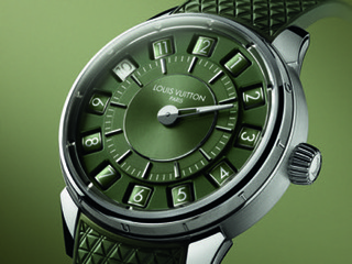 路易威登以大胆色彩诠释Tambour Spin Time系列腕表新作