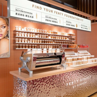 FENTY BEAUTY BY RIHANNA「星尘流光商店」主题店登陆上海 星尘流光唇釉家族三款全新色号闪耀登场，开启唇妆探索新体验