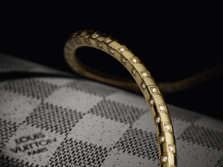 路易威登发布Le Damier de Louis Vuitton珠宝系列八款新作 以标志性棋盘格图案与中性美学谱写系列崭新篇章