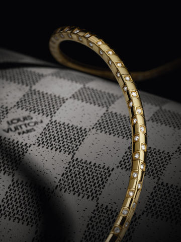 路易威登发布Le Damier de Louis Vuitton珠宝系列八款新作 以标志性棋盘格图案与中性美学谱写系列崭新篇章