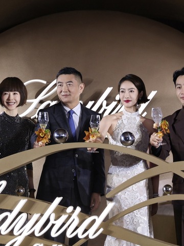 宝珀Ladybird腕表问世70周年珍藏档案展上海启幕 全新Blancpain Lady B小金球腕表灵动亮相