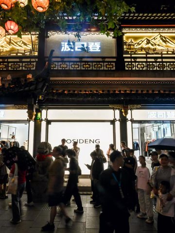 古韵遇登峰：波司登豫园旗舰店启幕，东方文脉邂逅羽绒匠心