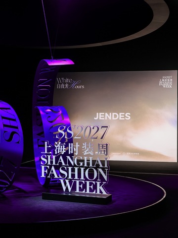 JENDES首登上海时装周，2027春夏“白夜光”发布圆满落幕
