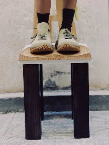 BIRKENSTOCK 1774 推出 UERZELL 鞋款全新配色 THIBO DENIS 为 ENSEMBLE 1774 雕塑感系带包头鞋开启色彩新章