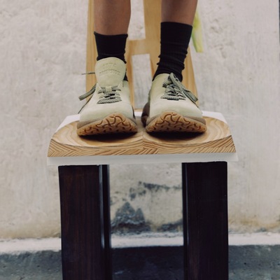 BIRKENSTOCK 1774 推出 UERZELL 鞋款全新配色 THIBO DENIS 为 ENSEMBLE 1774 雕塑感系带包头鞋开启色彩新章